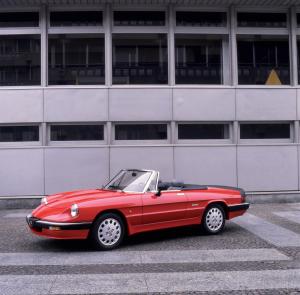 Alfa Romeo Spider 2.0 Quadrifoglio Verde 1986 года 